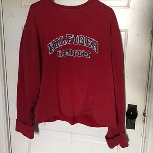 Oversized Tommy Hilfiger sweatshirt (cropped)